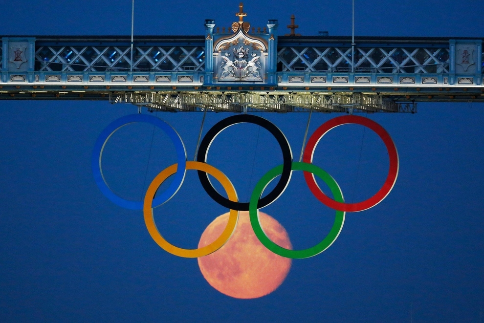 26. La luna sale sobre los Juegos Olímpicos de Londres